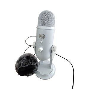 Logitech for Creators Blue Yeti Premium USB Gaming Streaming Microphone Bundle